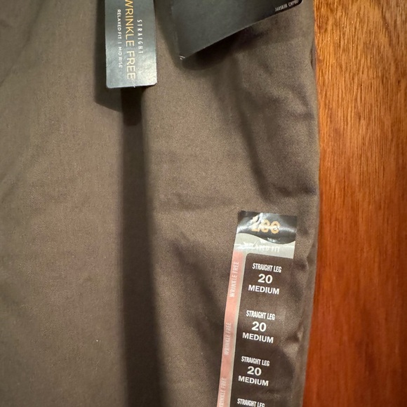 Lee straight leg, relaxed fit, mid-rise chinos in Frontier Olive, NWT - Picture 5 of 8